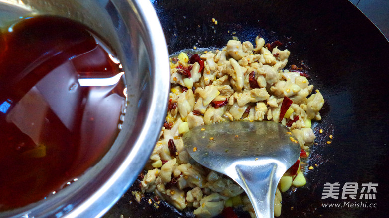 酸辣鸡丁的做法