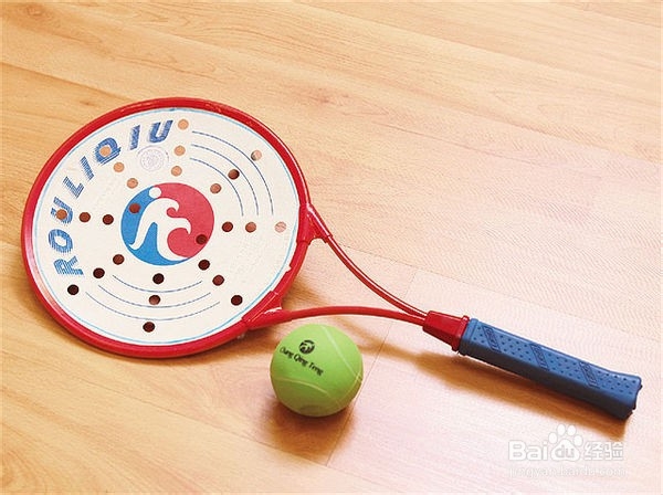 柔力球倒握拍的技巧