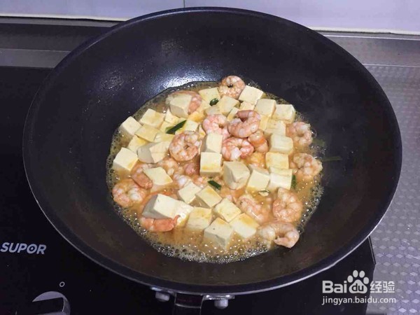 鲜虾豆腐煲和鸡公煲哪个更好吃，都是怎么做的？