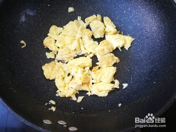 教你做鸡蛋炒双色韭菜