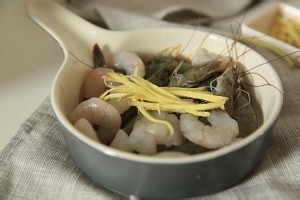 怎么做美味的鲜虾瑶柱鸡丝粥