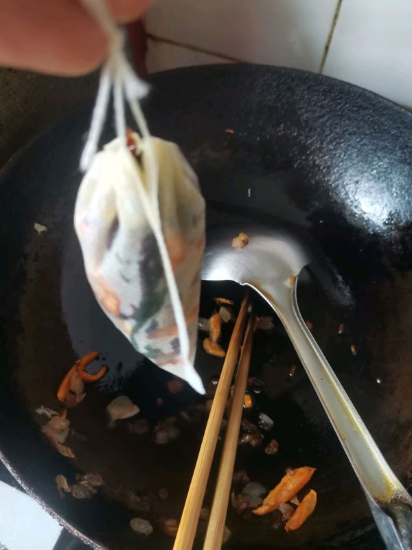 混搭隆香猪脚饭