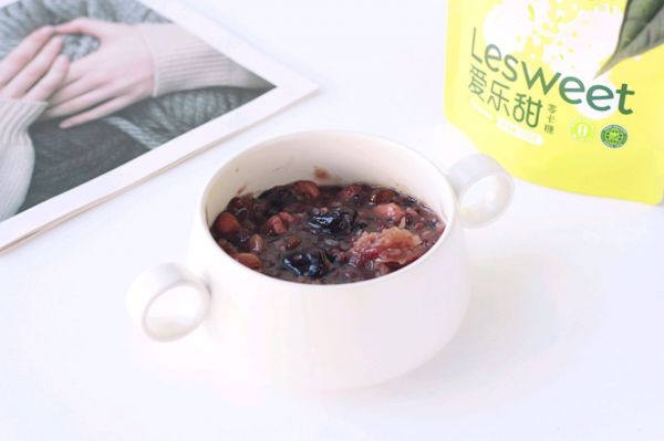 牛奶血糯米银耳羹