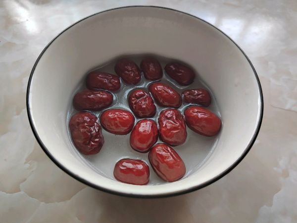 冰糖银耳雪梨汤