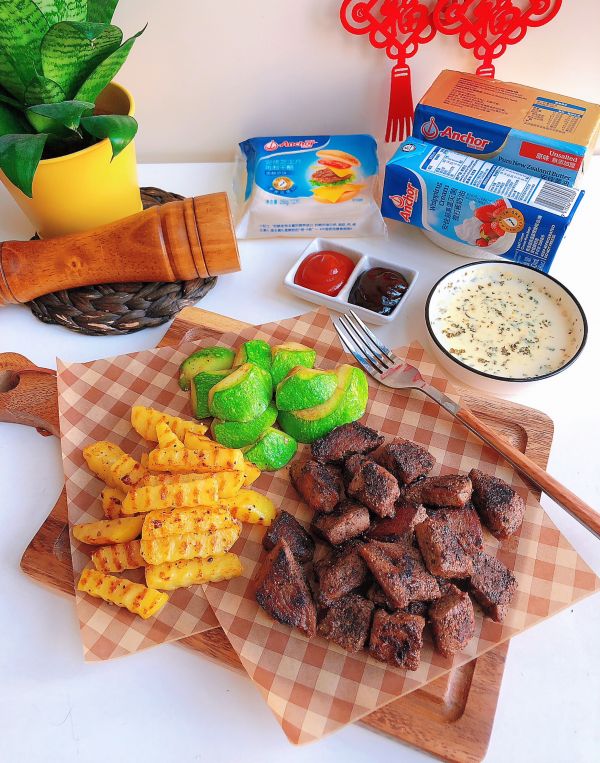 香煎黑椒牛排拼盘