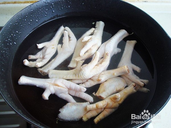 电饭煲焖鸡爪的做法