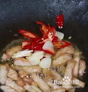 韭菜香干炒五花肉的做法