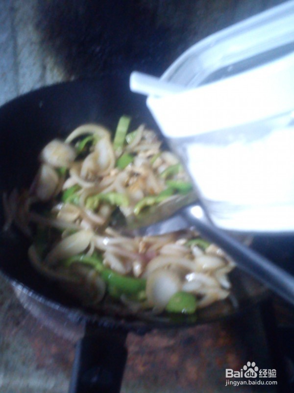 椒肉丝炒洋葱的做法