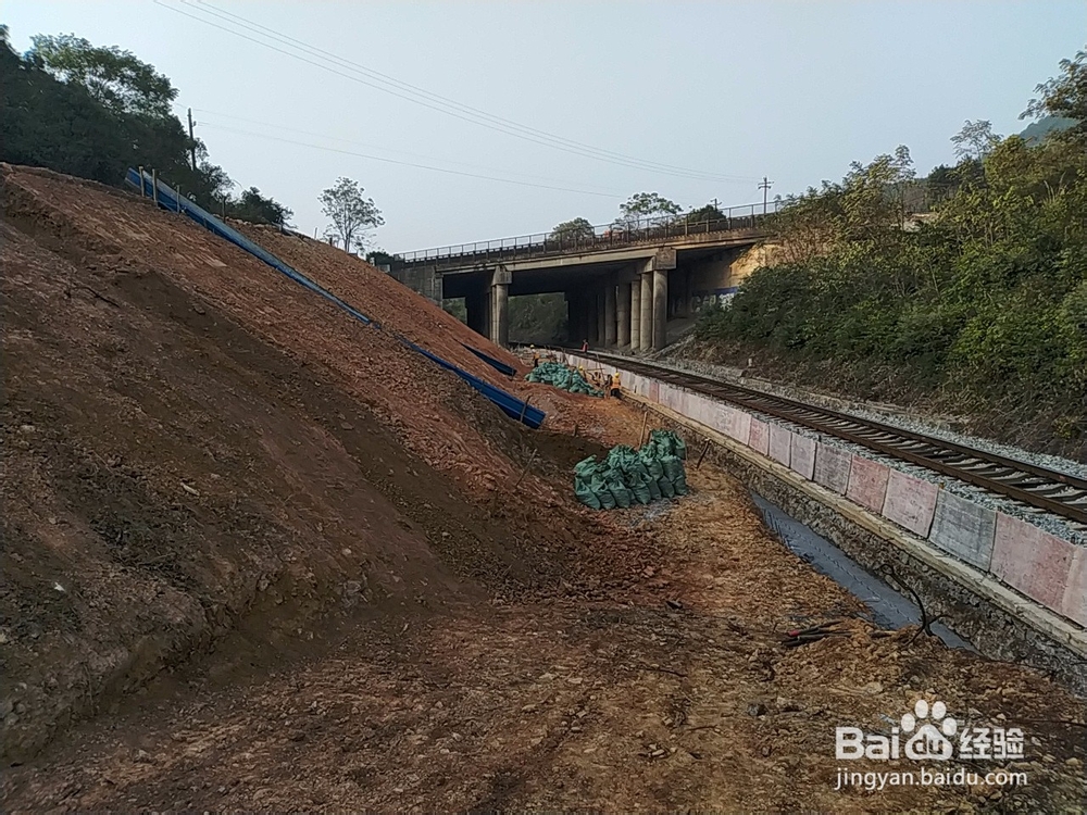 黄土土质高边坡人字骨架施工注意事项有哪些？