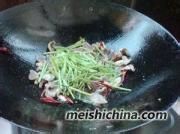 香菜爆鸡胗的制作