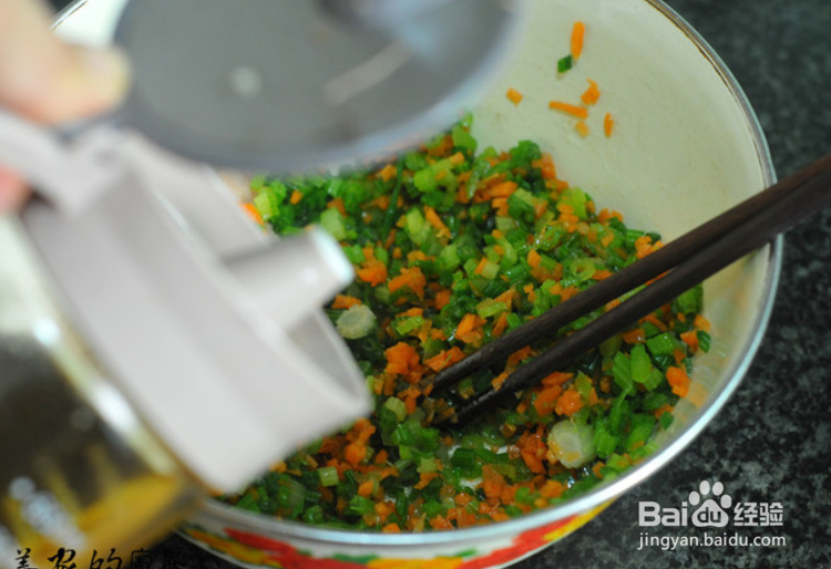 鸡肉芹菜饺子馅的做法