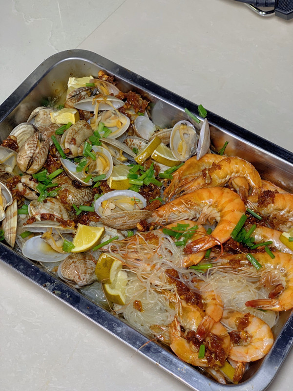 蒜蓉粉丝烤花蛤虾