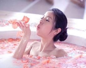 白色情人节，玫瑰精油使用方法让你更美丽动人