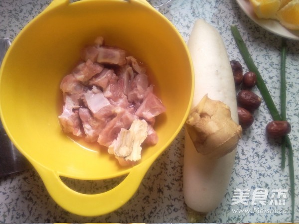 白萝卜排骨汤