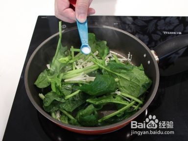 如何做出家常菜系列之菠菜炒金针菇