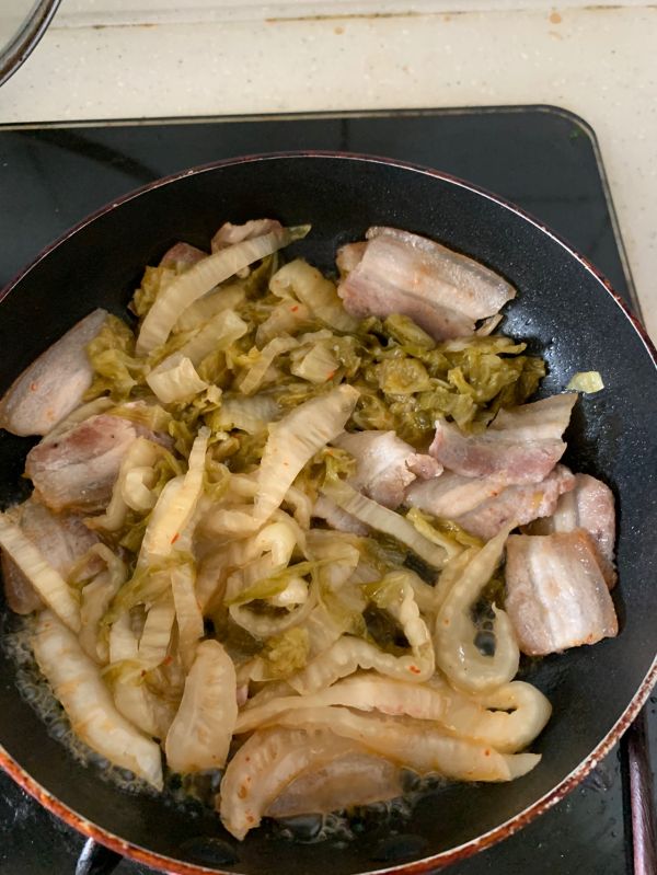 辣白菜炒五花肉