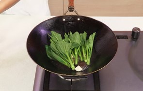 美味可口的杏鲍菇炒菜心