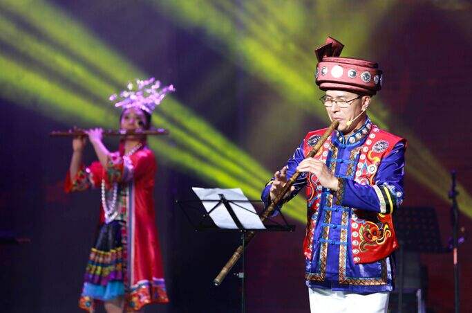 是不是笛子横着吹，萧是竖着吹