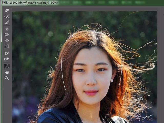 photoshop里如何使照片人物的脸变瘦变长