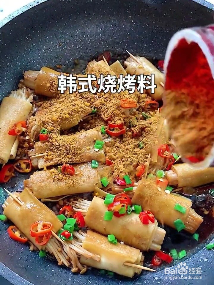 怎么做下饭的豆皮金针菇卷