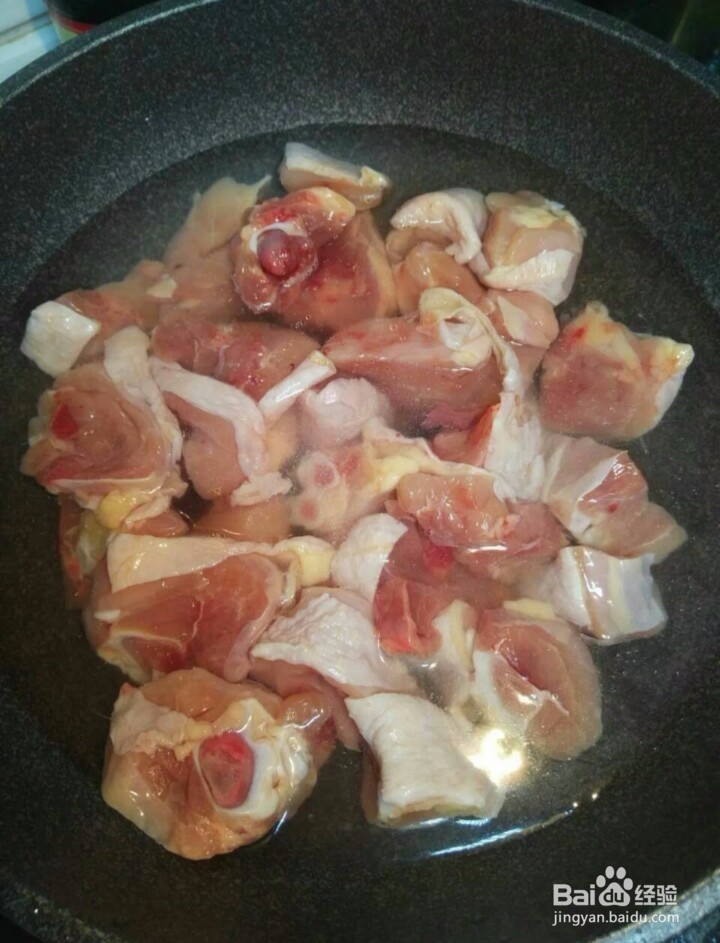 如何制作香辣啤酒鸡块?