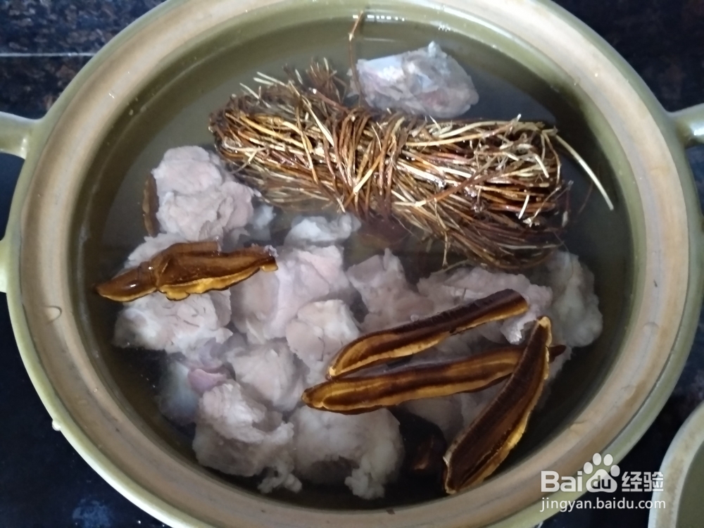 吃光光的肝火鸡骨草灵芝猪骨汤