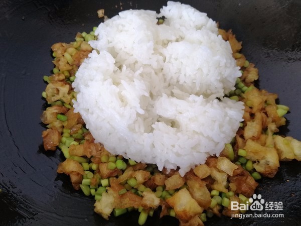 如何制作油条蛋炒饭