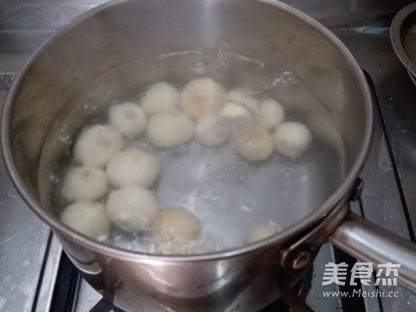 金蒜红烧肉的做法