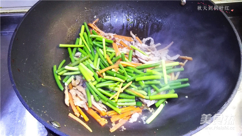 蒜苔炒肉的做法