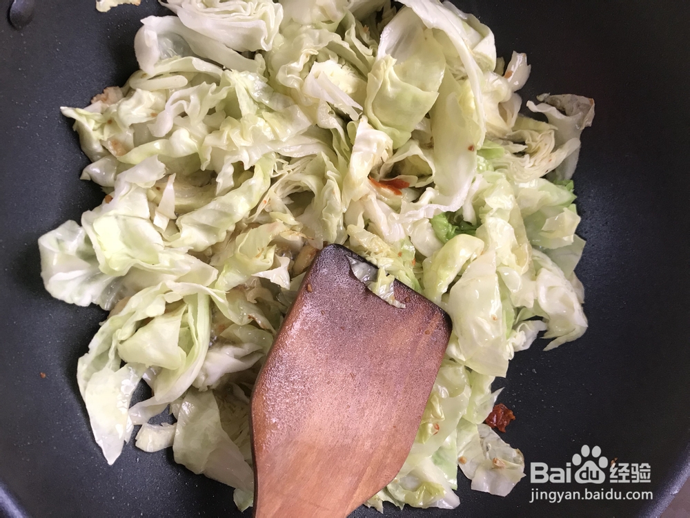 一个人做酸辣包菜