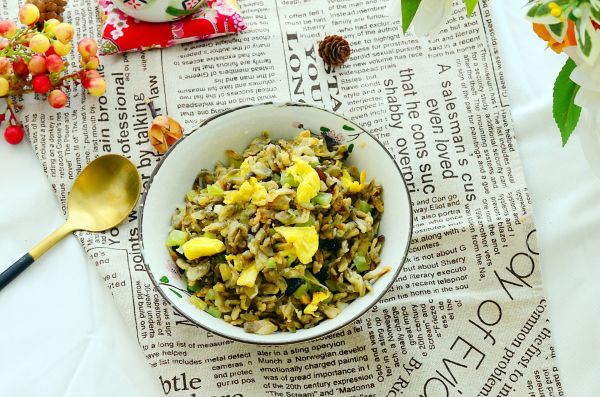 鸡蛋热炒鲜味槐花