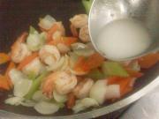 怎样自制西芹百合炒虾仁