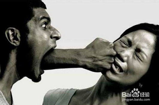 女子遭丈夫铐住被逼网聊，地狱般的婚姻怎可屈服