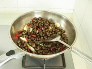 麻辣碗约麻辣酱香田螺的做法