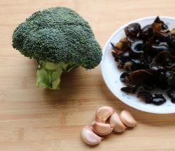 怎么做凉拌西兰花木耳