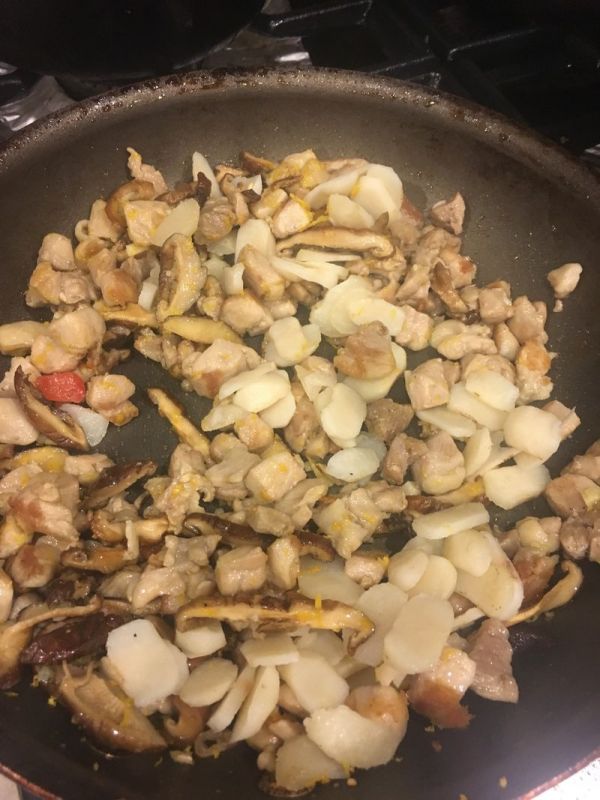 橙香马蹄鸡丁生菜包