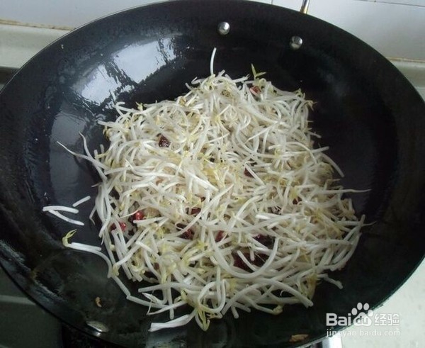 韭菜绿豆芽炒鸡蛋的做法