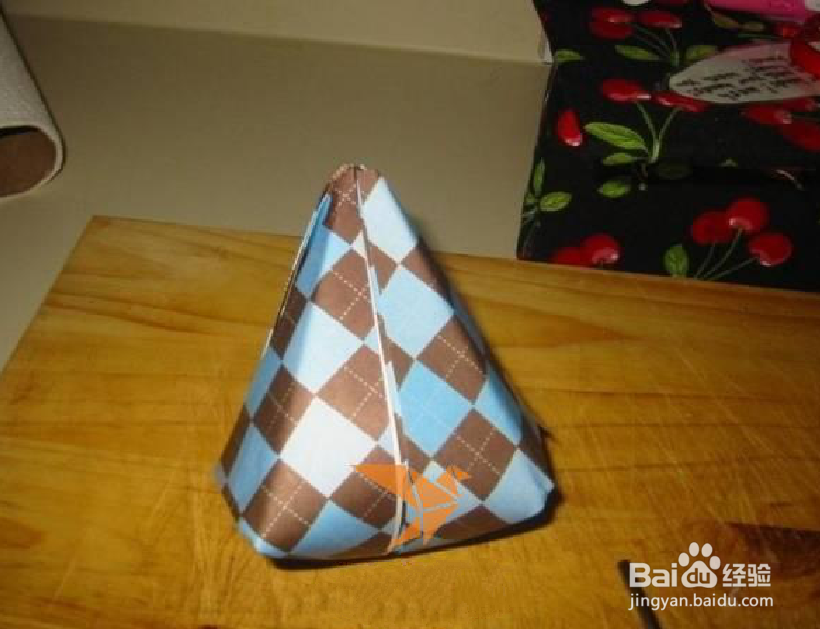 如何制作一朵纸玫瑰花?