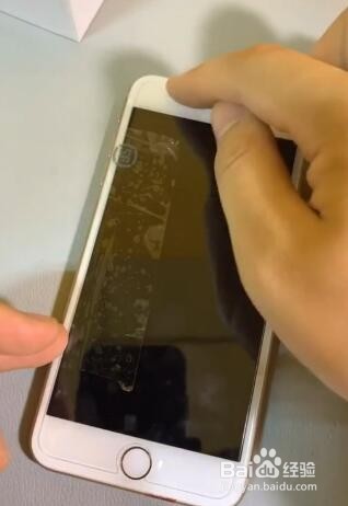 如何贴手机膜？