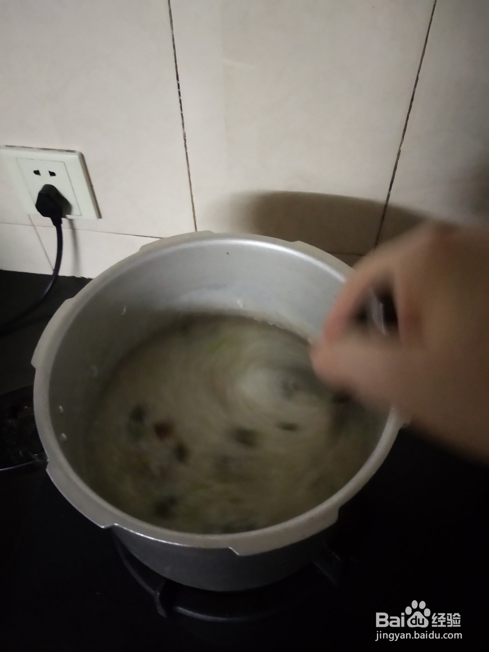 家庭如何制作瘦肉皮蛋粥？