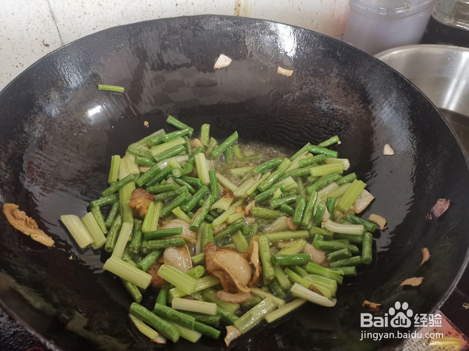 猪肥膘炒豇豆芹菜段