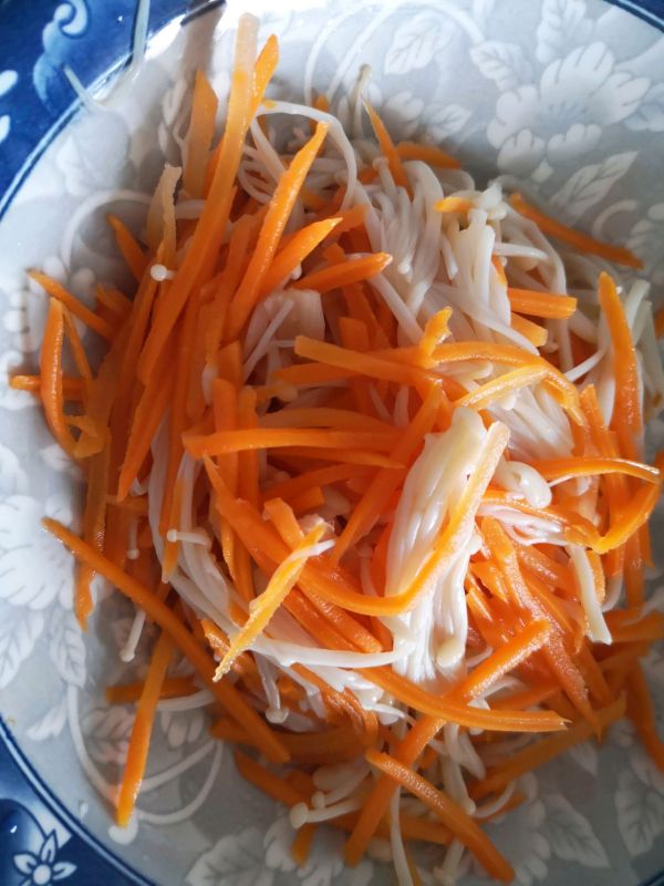 黄瓜凉拌金针菇