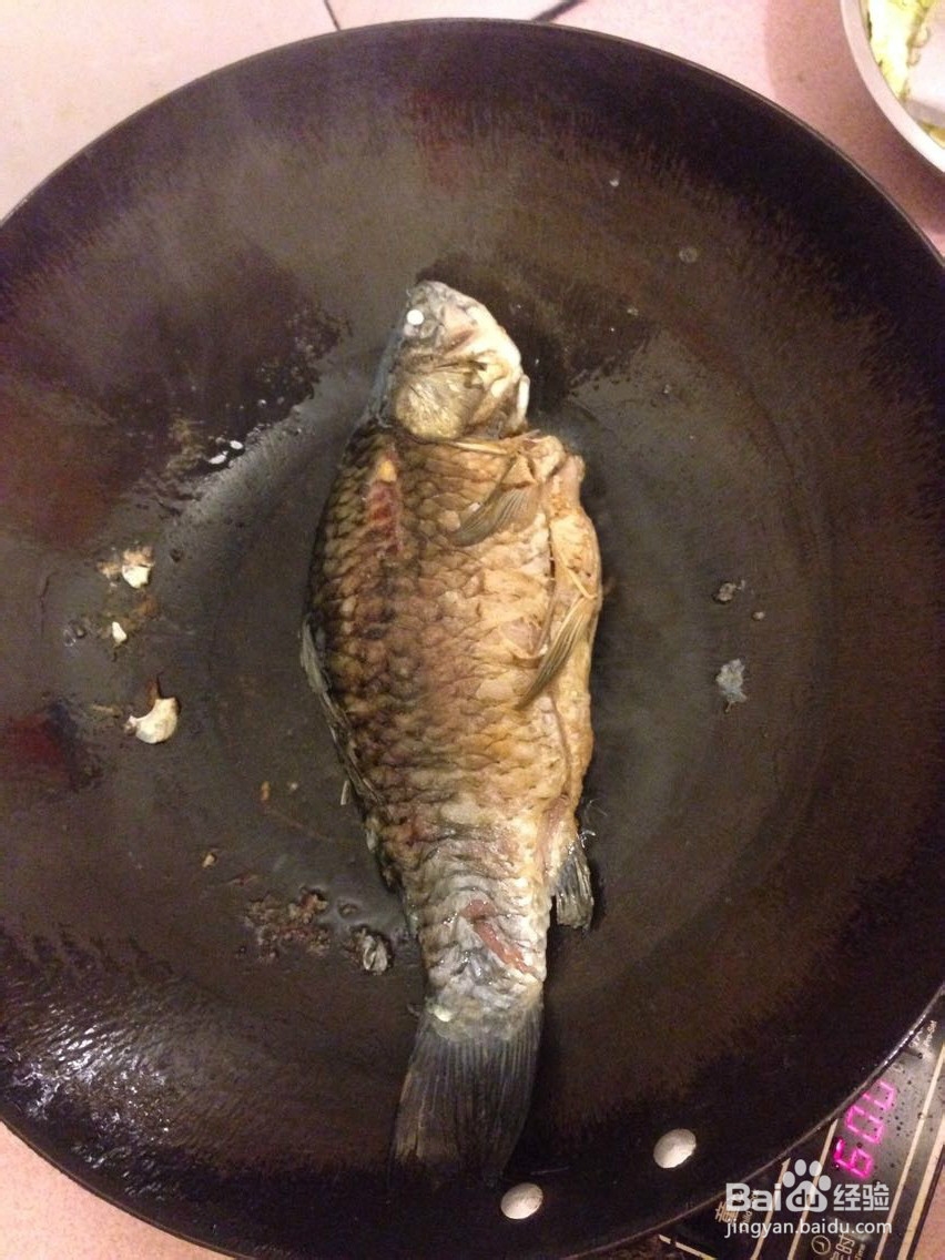 菜鸟都可以完成的鲜甜浓汤:萝卜丝鲫鱼汤