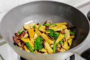 如何做出美味的冬笋炒腊肉？