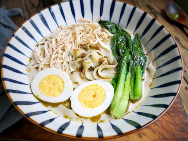 藤椒鸡丝刀削面