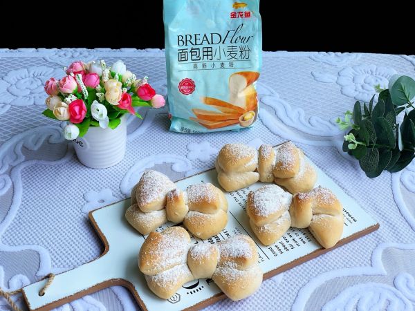 奶香浓郁蝴蝶结面包