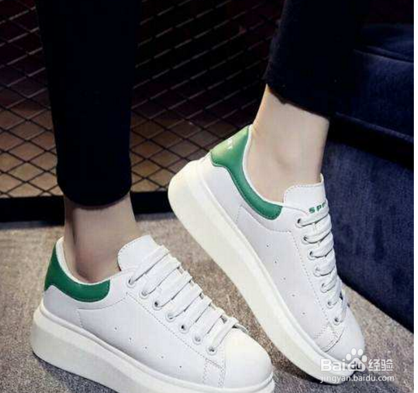 学生们如何挑选一双自己喜欢的小白鞋？