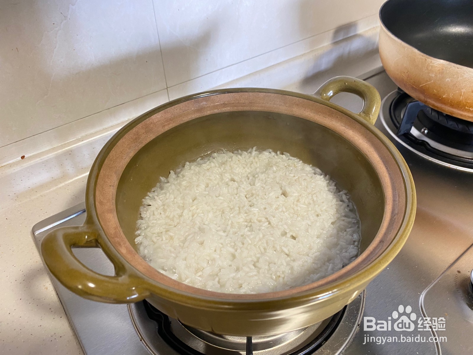 腊味滑鸡双拼煲仔饭怎么做