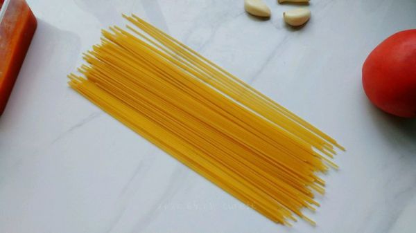 蒜辣茄香鸡丝面