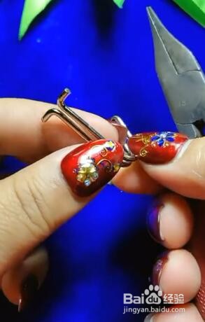 如何用瓶盖制作挂钩？